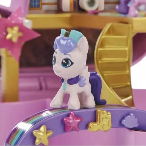 My Little Pony Mini World Magic Creation Zephyr Heights Playset - Picture 12 of 13